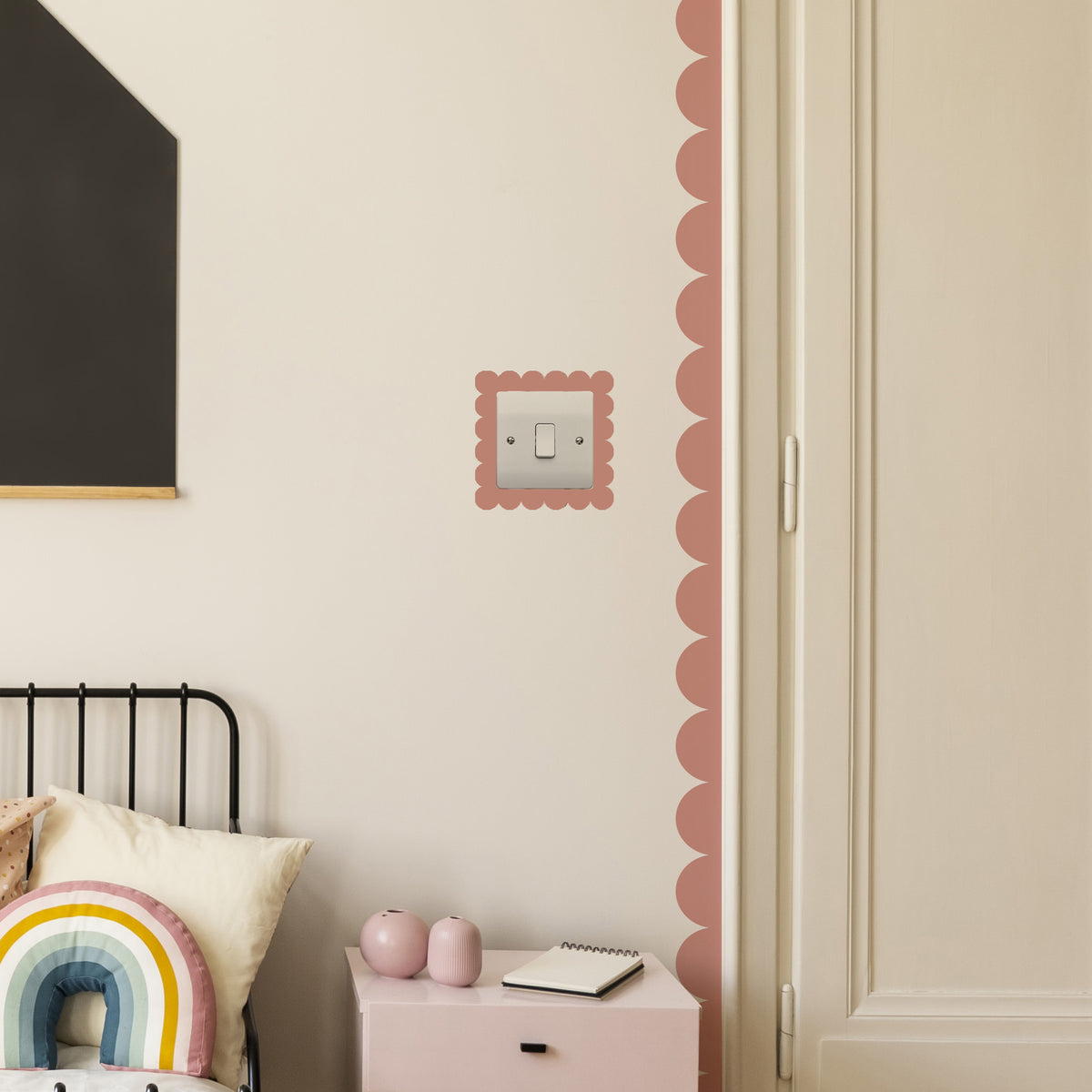 Nutmeg Scallop Border Light Switch & Plug Socket Vinyl Wall Stickers