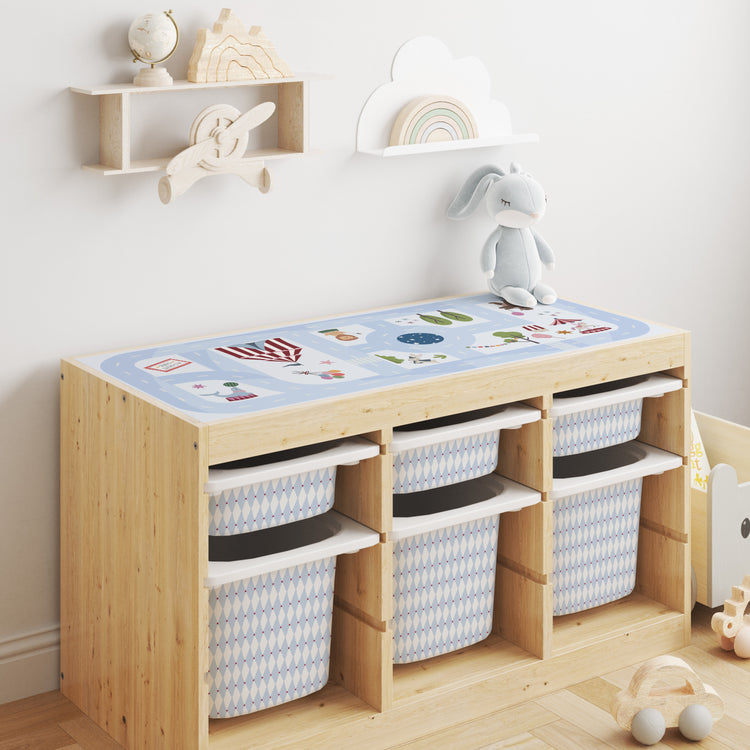 A light natural wood children&