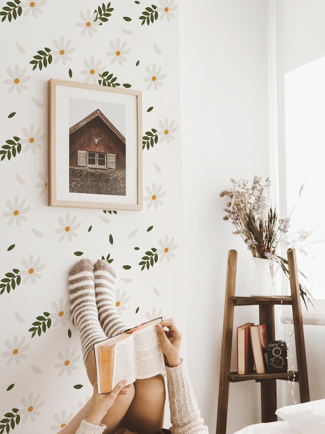 Joanie &amp; Jeanie - Daisy Flower and Leaves Wall Stickers
