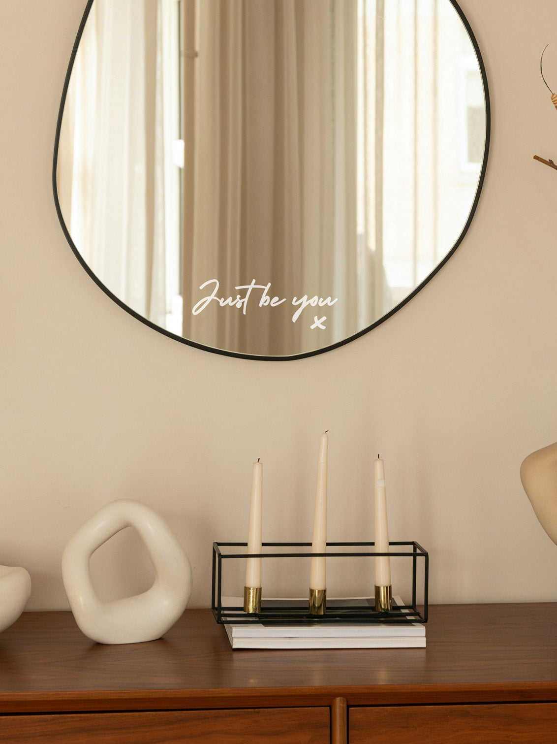 Round mirror with &