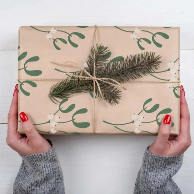 Mistletoe-Card-Tag-&amp;-Wrap-Stencil-Set