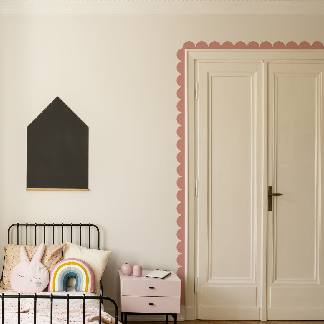 Set of 10 Classic Scallop Border Wall Stickers