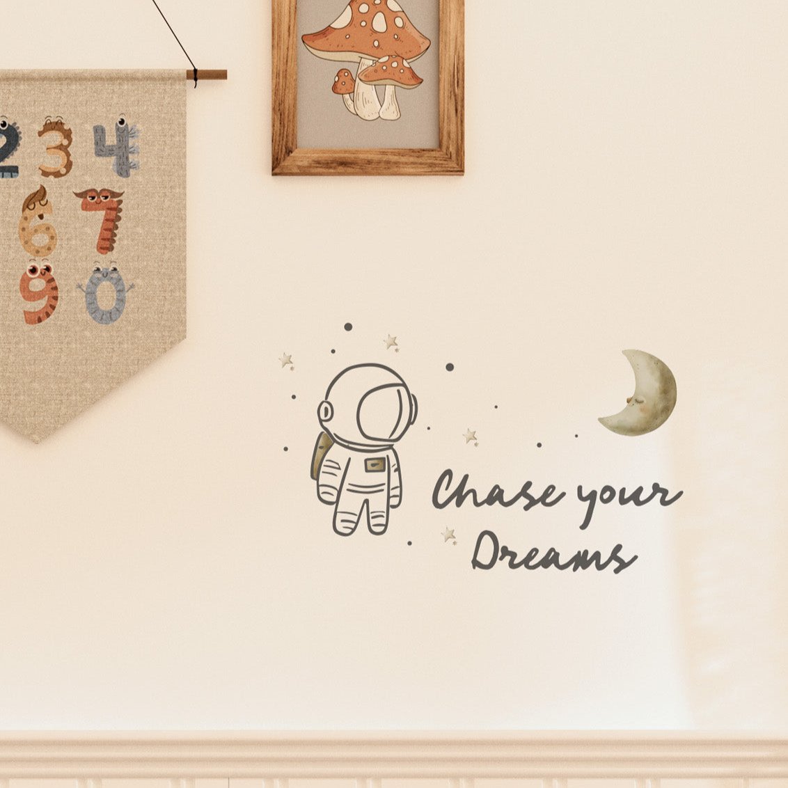 cute-astronaut-chaseyour-dreams-wall-sticker